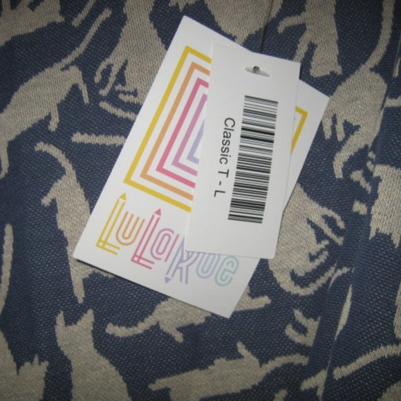 Lularoe Jacquard Knit Cat Classic Tee - Picture 4 of 6